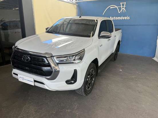 TOYOTA-HILUX-2023