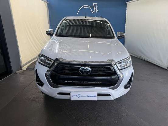 TOYOTA-HILUX-2.8 D-4D TURBO DIESEL CD SRX 4X4 AUTOMÁTICO TOYOTA-HILUX-2023