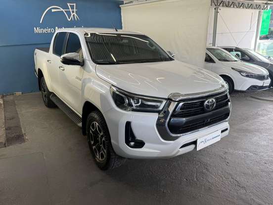 TOYOTA-HILUX-2023