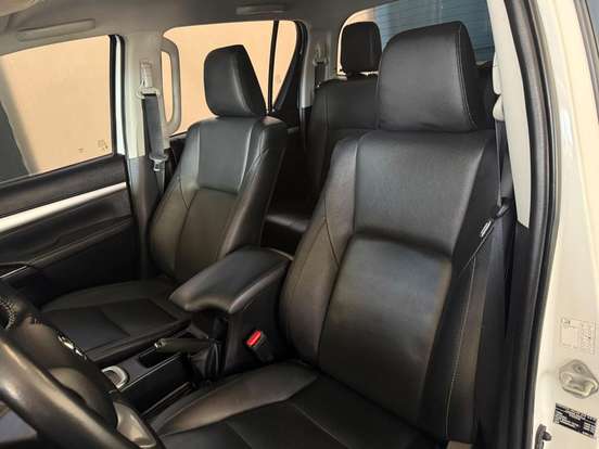 TOYOTA-HILUX-2023