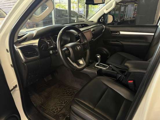 TOYOTA-HILUX-2.8 D-4D TURBO DIESEL CD SRX 4X4 AUTOMÁTICO TOYOTA-HILUX-2023