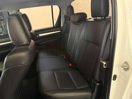 TOYOTA-HILUX-2023