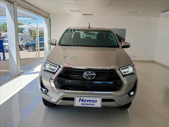 TOYOTA HILUX 2.8 D-4D TURBO DIESEL CD SRX 4X4 AUTOMÁTICO