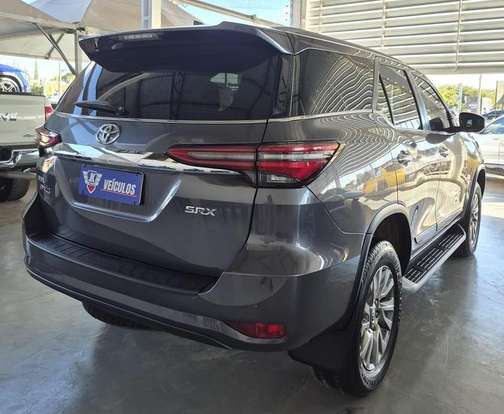 TOYOTA-HILUX-2021