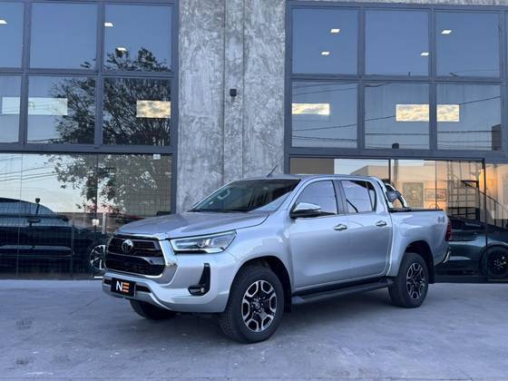 TOYOTA HILUX 2.8 D-4D TURBO DIESEL CD SRX 4X4 AUTOMÁTICO