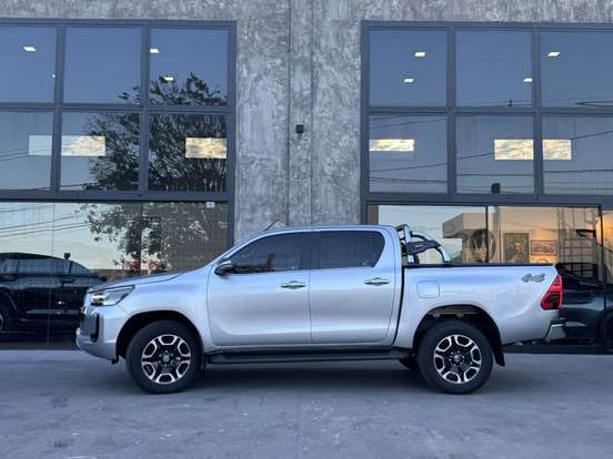 TOYOTA-HILUX-2025