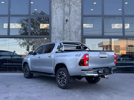 TOYOTA-HILUX-2025