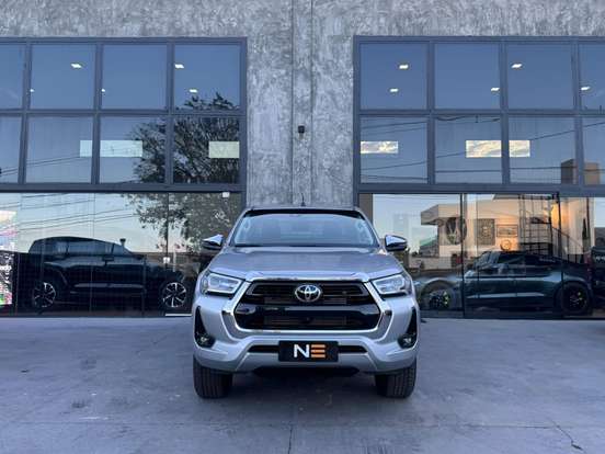 TOYOTA-HILUX-2.8 D-4D TURBO DIESEL CD SRX 4X4 AUTOMÁTICO TOYOTA-HILUX-2025