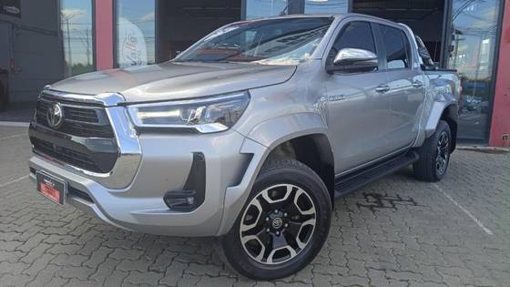 TOYOTA HILUX 2.8 D-4D TURBO DIESEL CD SRX 4X4 AUTOMÁTICO