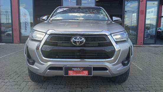TOYOTA-HILUX-2023