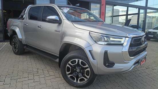 TOYOTA-HILUX-2023
