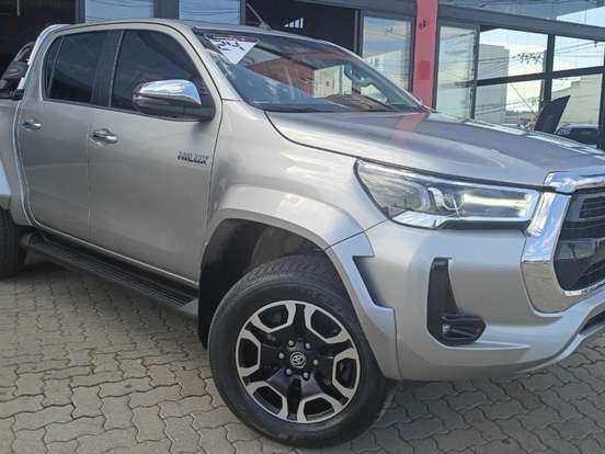 TOYOTA-HILUX-2.8 D-4D TURBO DIESEL CD SRX 4X4 AUTOMÁTICO TOYOTA-HILUX-2023