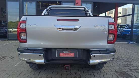TOYOTA-HILUX-2.8 D-4D TURBO DIESEL CD SRX 4X4 AUTOMÁTICO TOYOTA-HILUX-2023