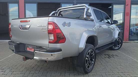 TOYOTA-HILUX-2023