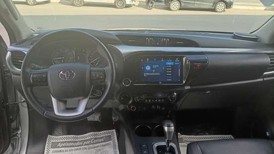 TOYOTA-HILUX-2.8 D-4D TURBO DIESEL CD SRX 4X4 AUTOMÁTICO TOYOTA-HILUX-2023