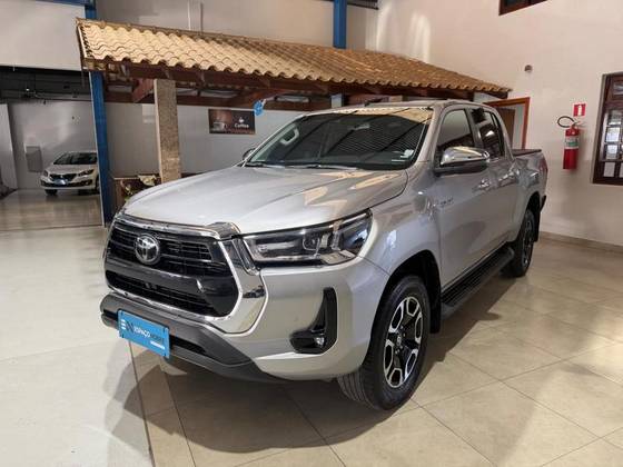 TOYOTA HILUX 2.8 D-4D TURBO DIESEL CD SRX 4X4 AUTOMÁTICO