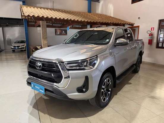 TOYOTA-HILUX-2023