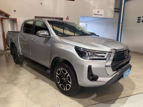 TOYOTA-HILUX-2023