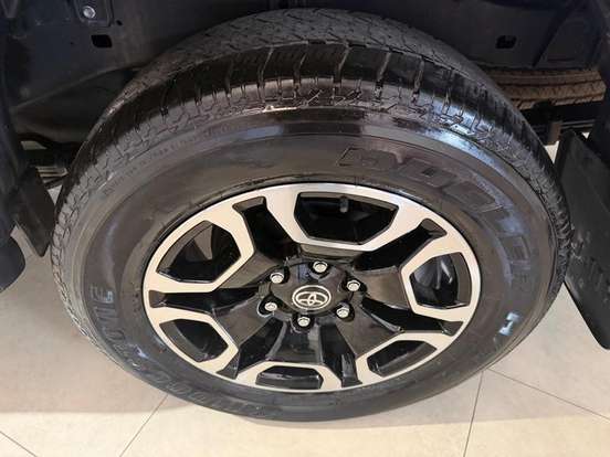 TOYOTA-HILUX-2023