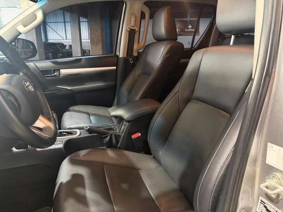 TOYOTA-HILUX-2023
