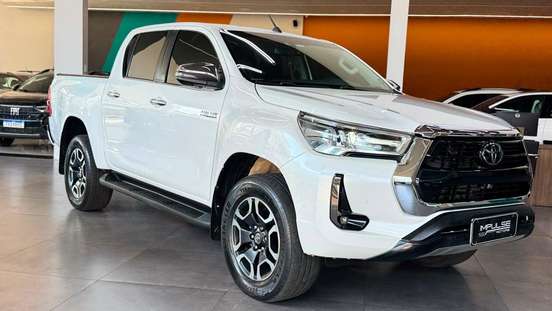 TOYOTA-HILUX-2023
