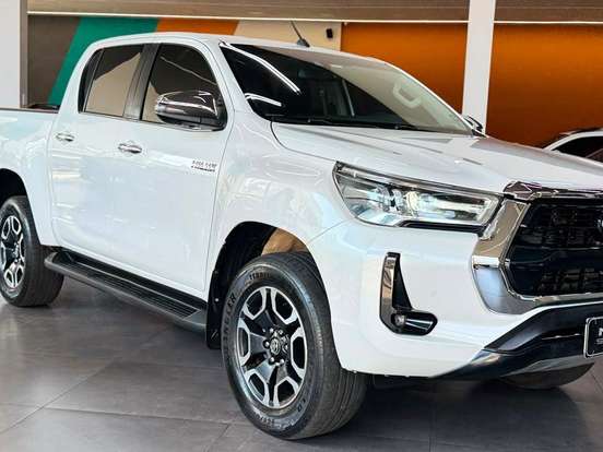 TOYOTA-HILUX-2.8 D-4D TURBO DIESEL CD SRX 4X4 AUTOMÁTICO TOYOTA-HILUX-2023
