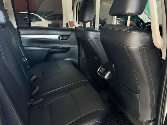 TOYOTA-HILUX-2.8 D-4D TURBO DIESEL CD SRX 4X4 AUTOMÁTICO TOYOTA-HILUX-2023