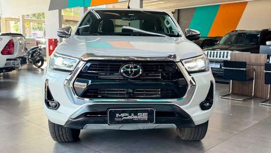 TOYOTA-HILUX-2023