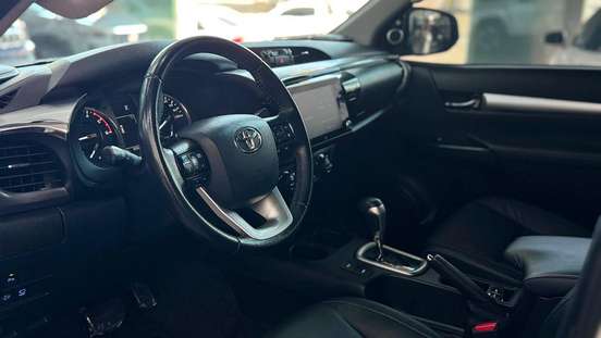 TOYOTA-HILUX-2023