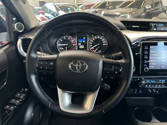 TOYOTA-HILUX-2023