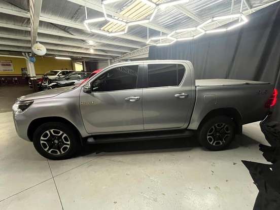 TOYOTA-HILUX-2.8 D-4D TURBO DIESEL CD SRX 4X4 AUTOMÁTICO TOYOTA-HILUX-2022
