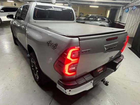 TOYOTA-HILUX-2022