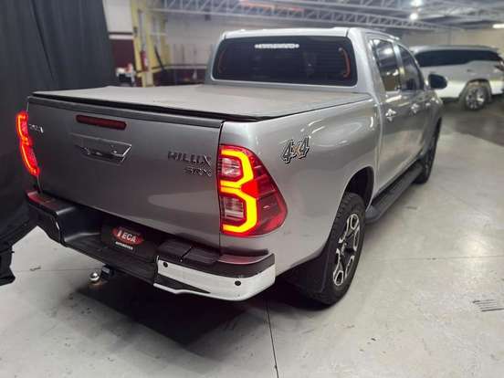 TOYOTA-HILUX-2.8 D-4D TURBO DIESEL CD SRX 4X4 AUTOMÁTICO TOYOTA-HILUX-2022