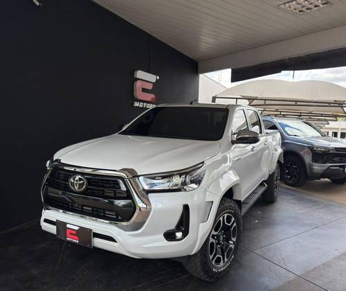 TOYOTA HILUX 2.8 D-4D TURBO DIESEL CD SRX 4X4 AUTOMÁTICO