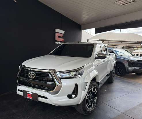 TOYOTA-HILUX-2023