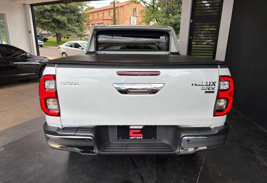 TOYOTA-HILUX-2023