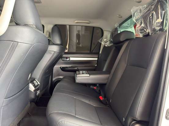 TOYOTA-HILUX-2023