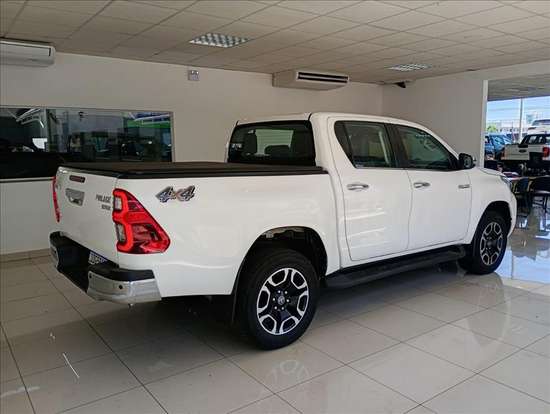TOYOTA-HILUX-2022