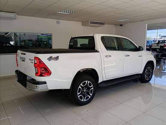 TOYOTA-HILUX-2.8 D-4D TURBO DIESEL CD SRX LIMITED 4X4 AUTOMÁTICO TOYOTA-HILUX-2022