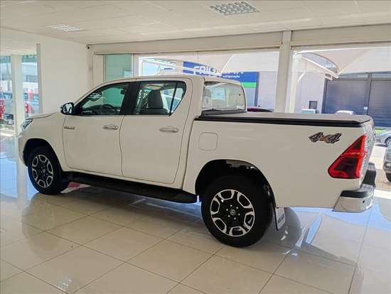 TOYOTA-HILUX-2.8 D-4D TURBO DIESEL CD SRX LIMITED 4X4 AUTOMÁTICO TOYOTA-HILUX-2022