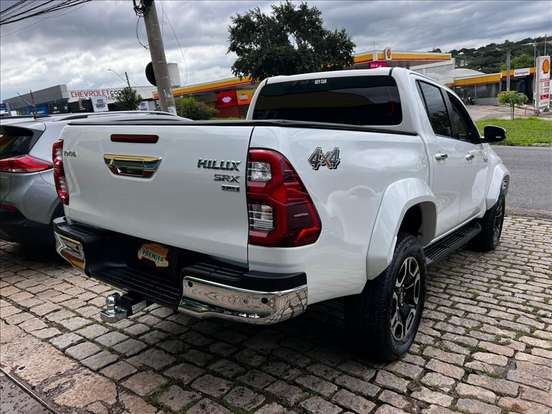 TOYOTA-HILUX-2.8 D-4D TURBO DIESEL CD SRX PLUS 4X4 AUTOMÁTICO TOYOTA-HILUX-2024