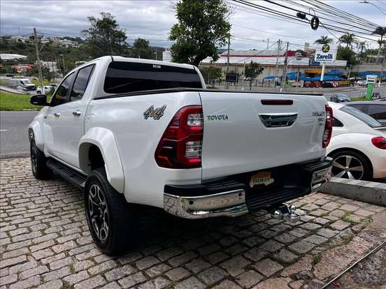 TOYOTA-HILUX-2024