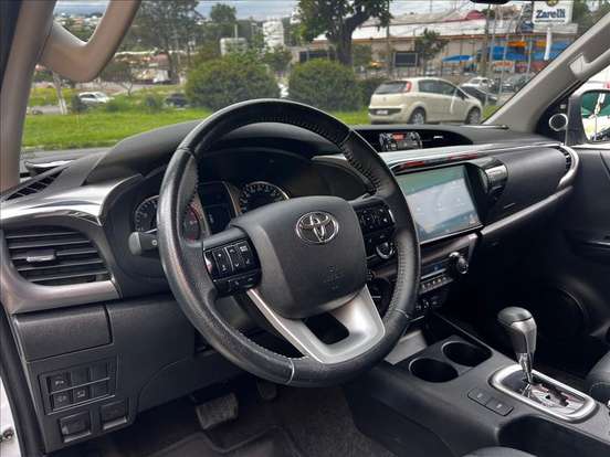 TOYOTA-HILUX-2.8 D-4D TURBO DIESEL CD SRX PLUS 4X4 AUTOMÁTICO TOYOTA-HILUX-2024