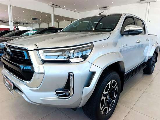 TOYOTA-HILUX-2.8 D-4D TURBO DIESEL CD SRX PLUS 4X4 AUTOMÁTICO TOYOTA-HILUX-2025
