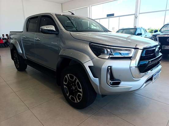 TOYOTA-HILUX-2.8 D-4D TURBO DIESEL CD SRX PLUS 4X4 AUTOMÁTICO TOYOTA-HILUX-2025