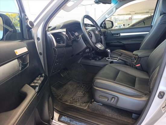 TOYOTA-HILUX-2.8 D-4D TURBO DIESEL CD SRX PLUS 4X4 AUTOMÁTICO TOYOTA-HILUX-2025