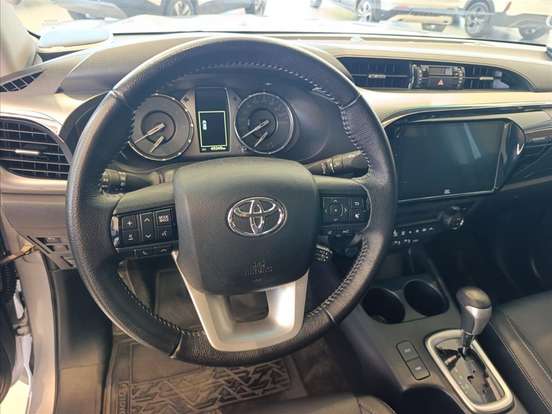 TOYOTA-HILUX-2.8 D-4D TURBO DIESEL CD SRX PLUS 4X4 AUTOMÁTICO TOYOTA-HILUX-2025