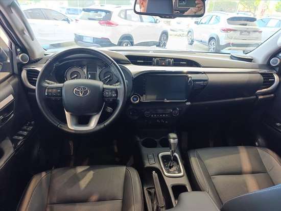 TOYOTA-HILUX-2025