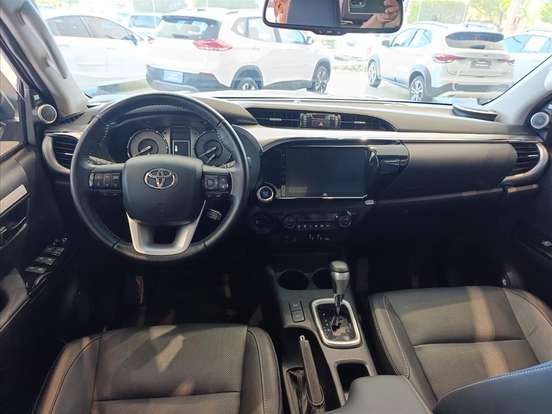 TOYOTA-HILUX-2.8 D-4D TURBO DIESEL CD SRX PLUS 4X4 AUTOMÁTICO TOYOTA-HILUX-2025