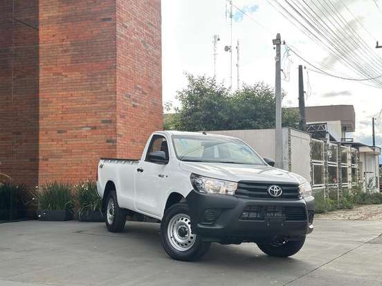 TOYOTA-HILUX-2025